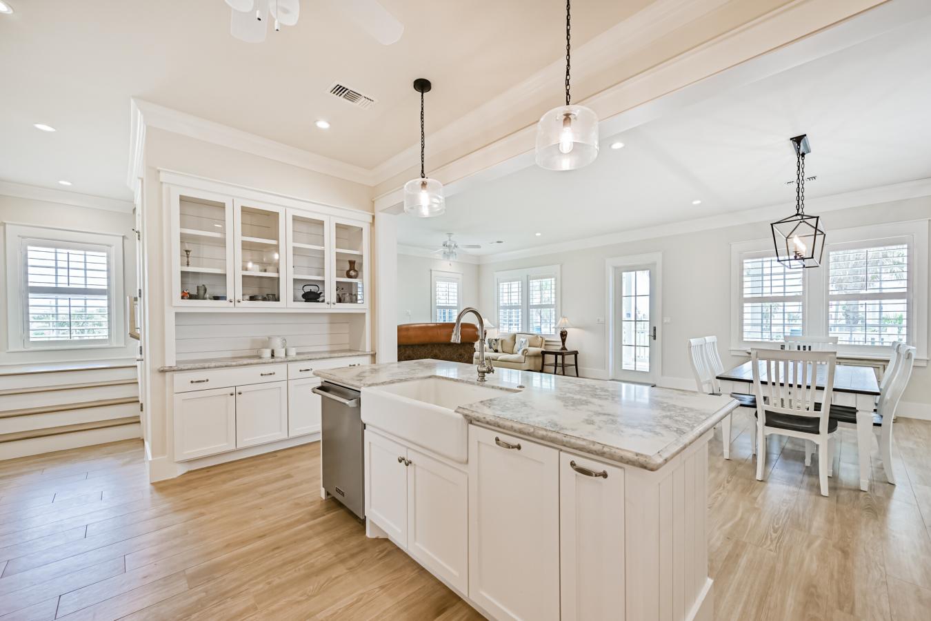 Galveston, Texas, 77550, United States, 4 Bedrooms Bedrooms, ,3 BathroomsBathrooms,Residential,For Sale,1941544