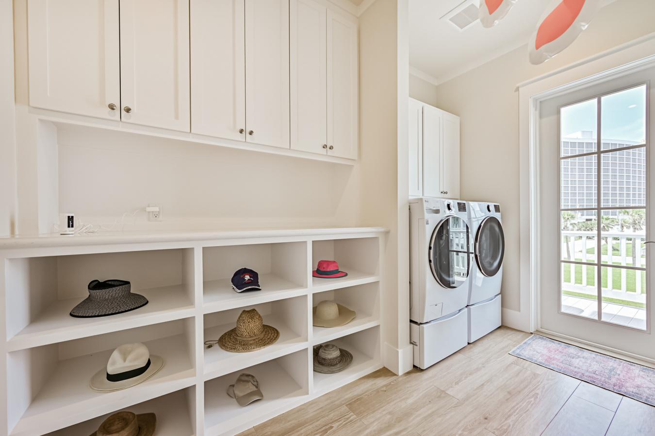 Galveston, Texas, 77550, United States, 4 Bedrooms Bedrooms, ,3 BathroomsBathrooms,Residential,For Sale,1941544