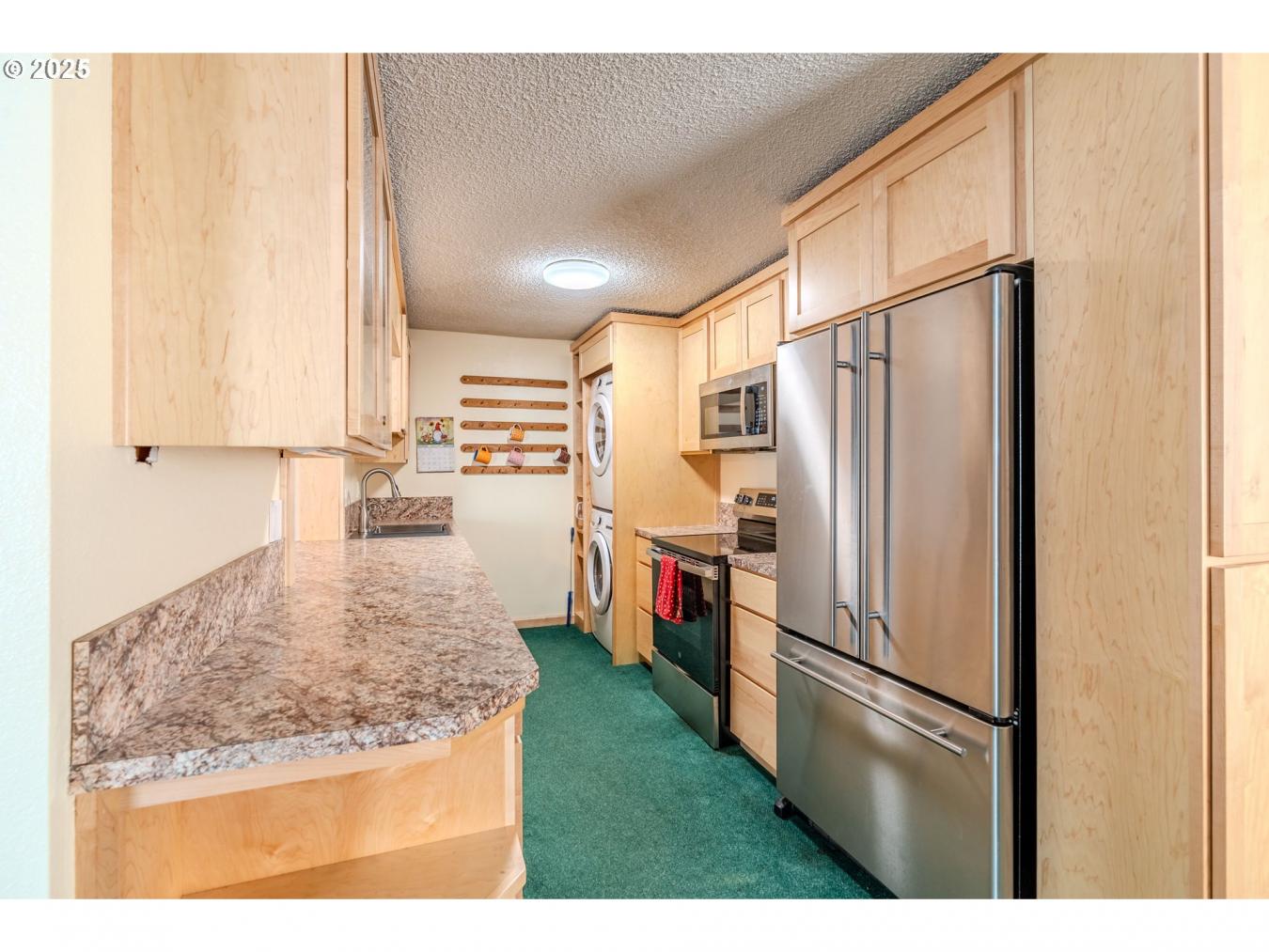 GovernmentCamp, Clackamas, 97028, United States, 7 Bedrooms Bedrooms, ,7 BathroomsBathrooms,Residential,For Sale,1943681