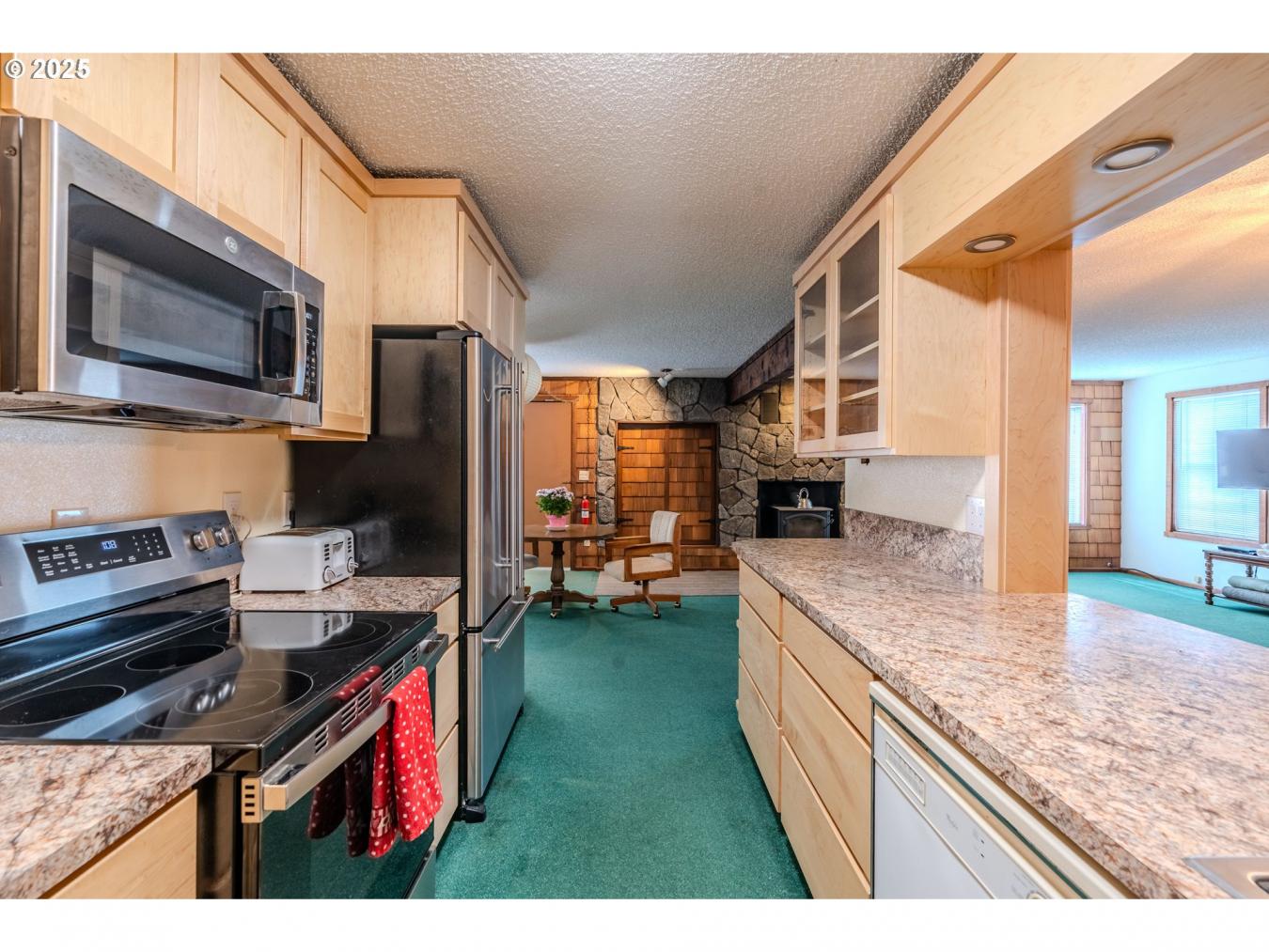 GovernmentCamp, Clackamas, 97028, United States, 7 Bedrooms Bedrooms, ,7 BathroomsBathrooms,Residential,For Sale,1943681