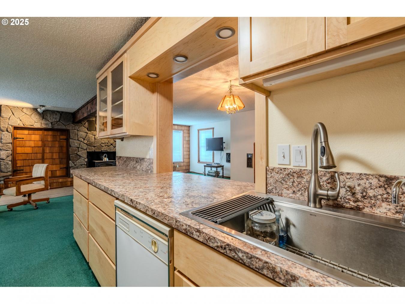 GovernmentCamp, Clackamas, 97028, United States, 7 Bedrooms Bedrooms, ,7 BathroomsBathrooms,Residential,For Sale,1943681