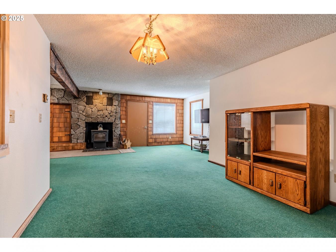 GovernmentCamp, Clackamas, 97028, United States, 7 Bedrooms Bedrooms, ,7 BathroomsBathrooms,Residential,For Sale,1943681