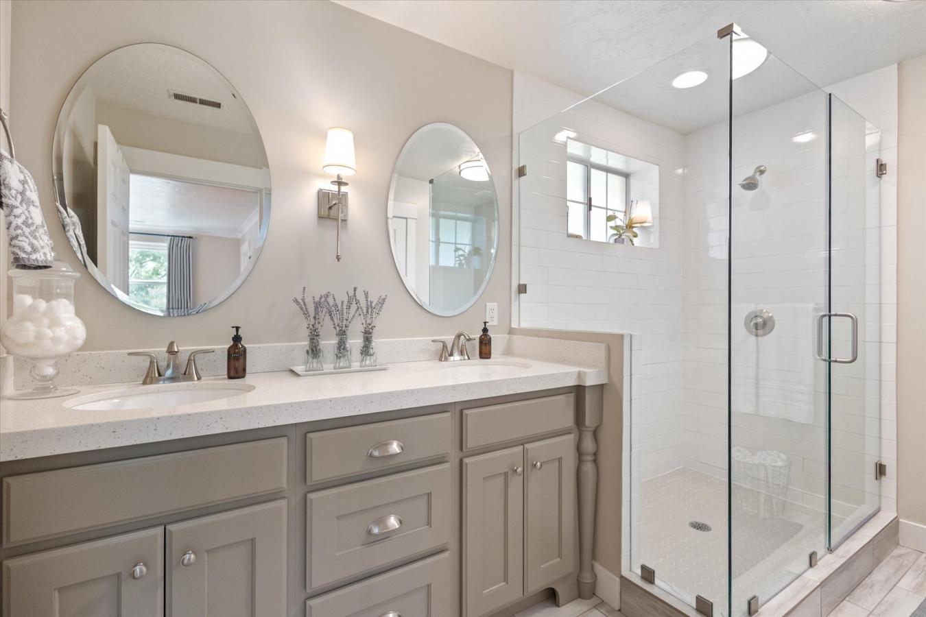 Murray, Salt Lake, 84123, United States, 5 Bedrooms Bedrooms, ,3 BathroomsBathrooms,Residential,For Sale,1943678
