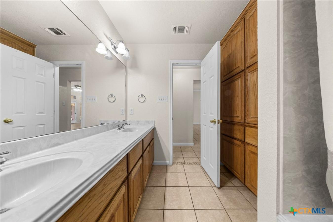 1203 Hummingbird Road, Killeen, Bell, 76542, United States, 4 Bedrooms Bedrooms, ,2 BathroomsBathrooms,Residential,For Sale,1203 Hummingbird Road,218578