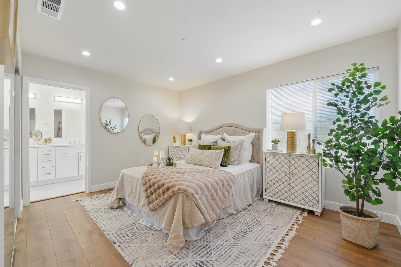 North Hollywood, Los Angeles, 91605, United States, 11 Bedrooms Bedrooms, ,8 BathroomsBathrooms,Residential,For Sale,1941543