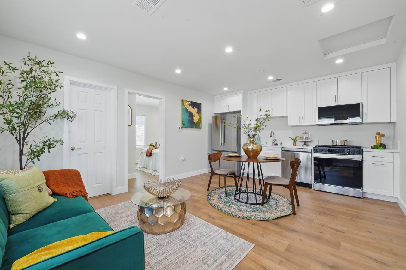 North Hollywood, Los Angeles, 91605, United States, 11 Bedrooms Bedrooms, ,8 BathroomsBathrooms,Residential,For Sale,1941543