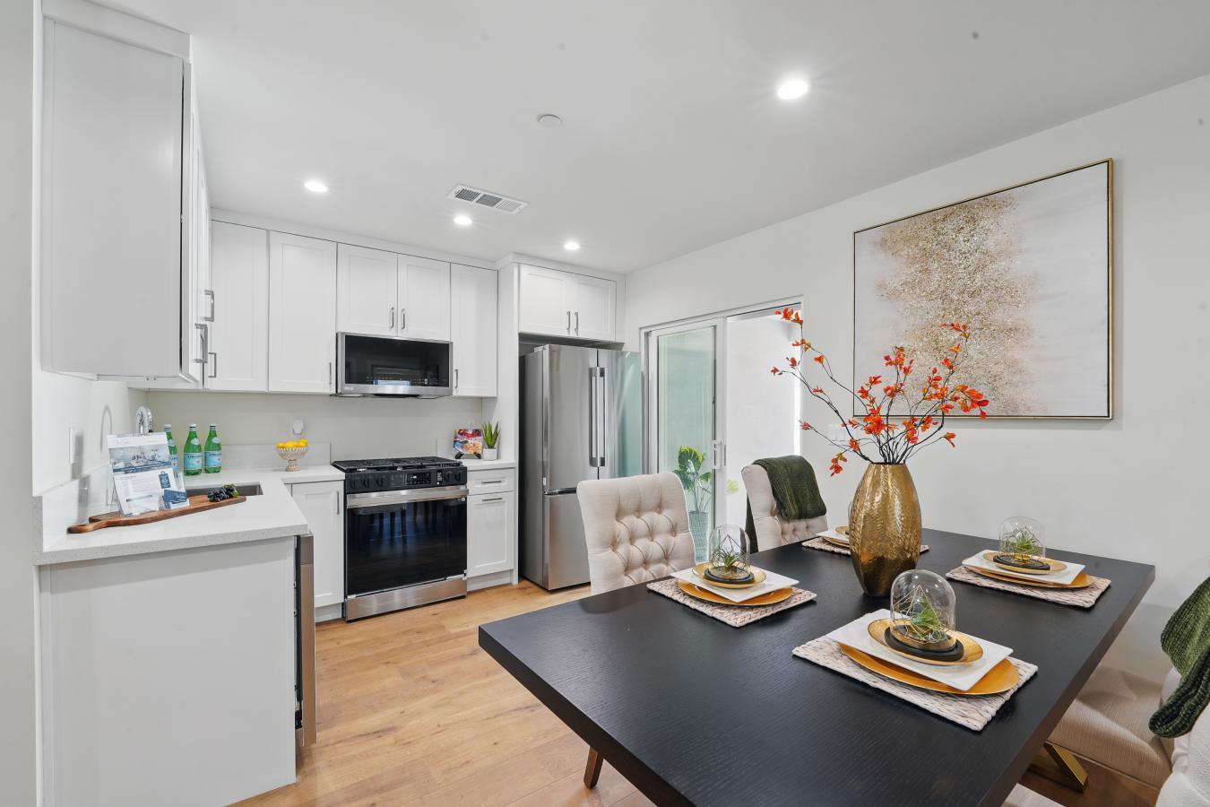 North Hollywood, Los Angeles, 91605, United States, 11 Bedrooms Bedrooms, ,8 BathroomsBathrooms,Residential,For Sale,1941543