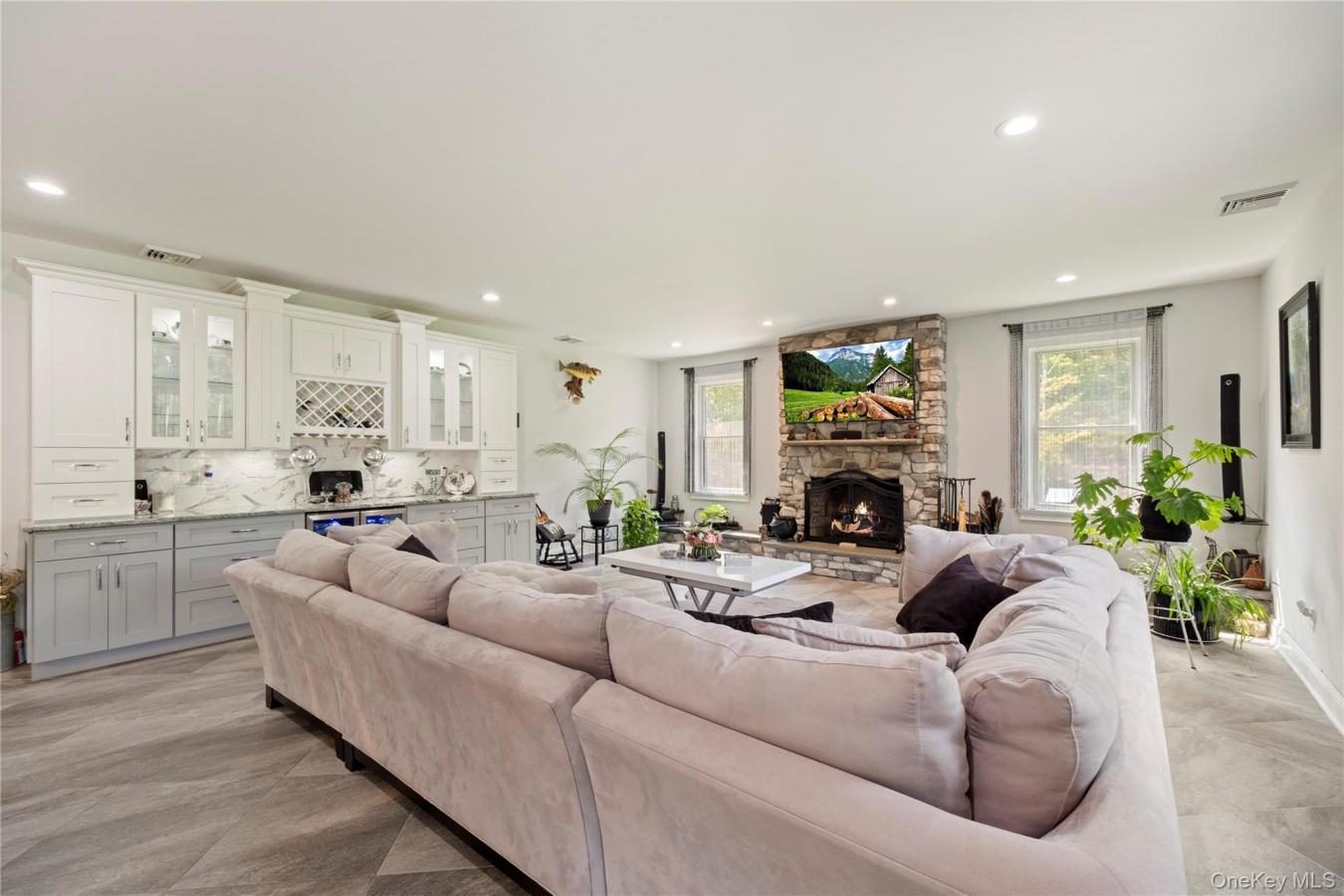 Coxsackie, Greene County, 12051, United States, ,Residential,For Sale,1943956