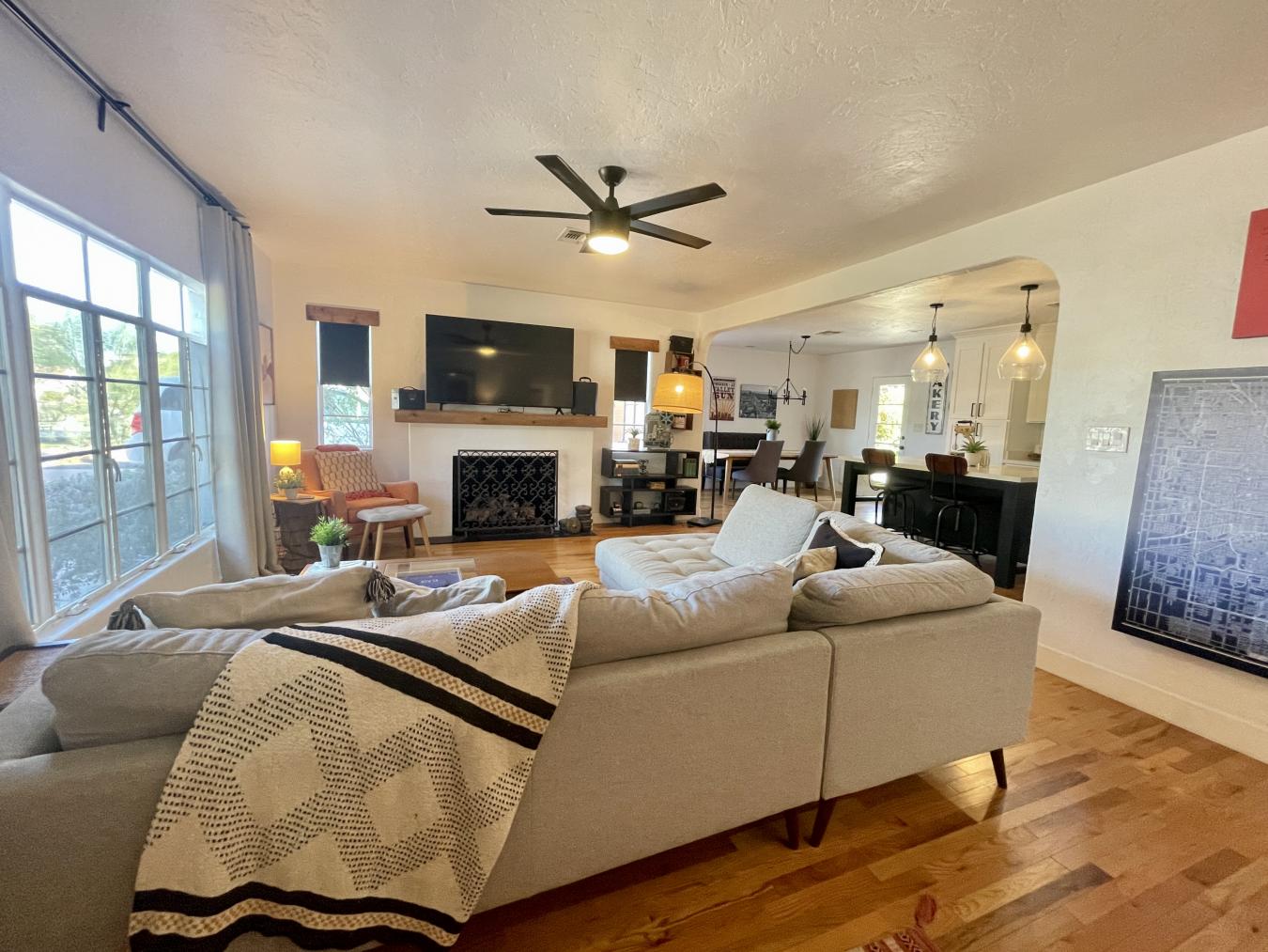 Phoenix, Maricopa, 85013, United States, 4 Bedrooms Bedrooms, ,3 BathroomsBathrooms,Residential,For Sale,1943954