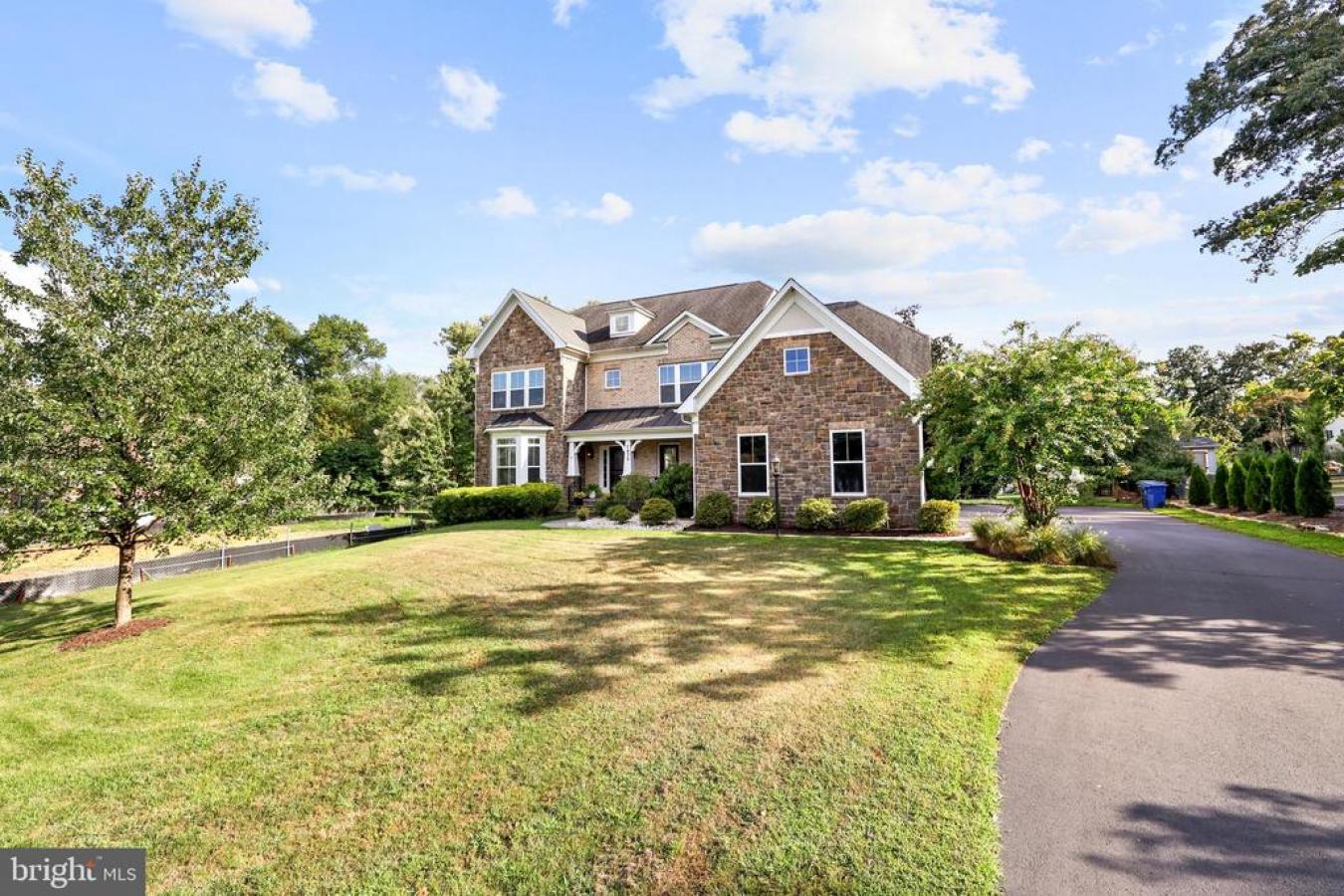 FALLS CHURCH, FAIRFAX-VA, 22042, United States, ,Residential,For Sale,1943953