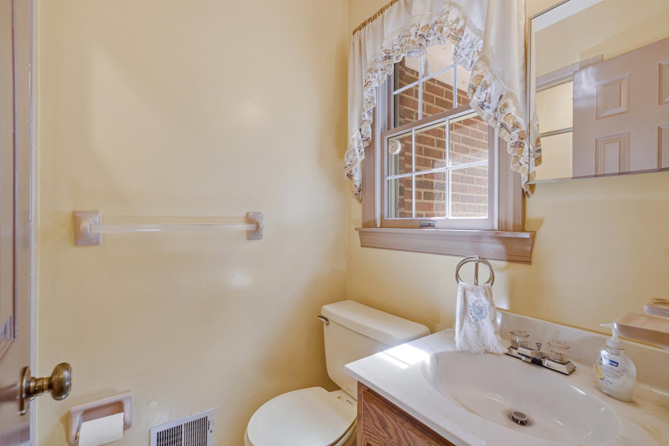McLean, Fairfax County, 22102, United States, 4 Bedrooms Bedrooms, ,5 BathroomsBathrooms,Residential,For Sale,1943949
