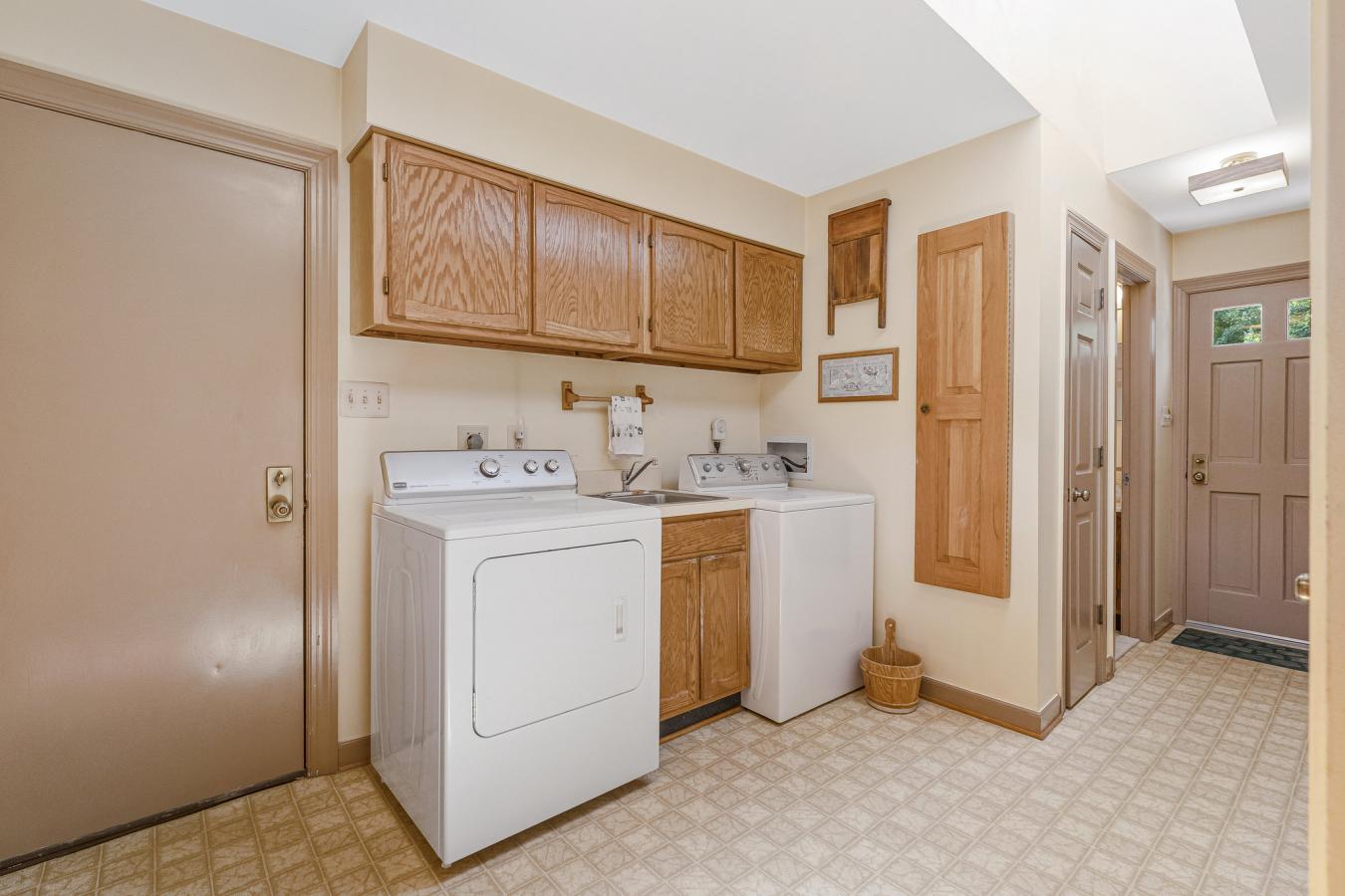 McLean, Fairfax County, 22102, United States, 4 Bedrooms Bedrooms, ,5 BathroomsBathrooms,Residential,For Sale,1943949
