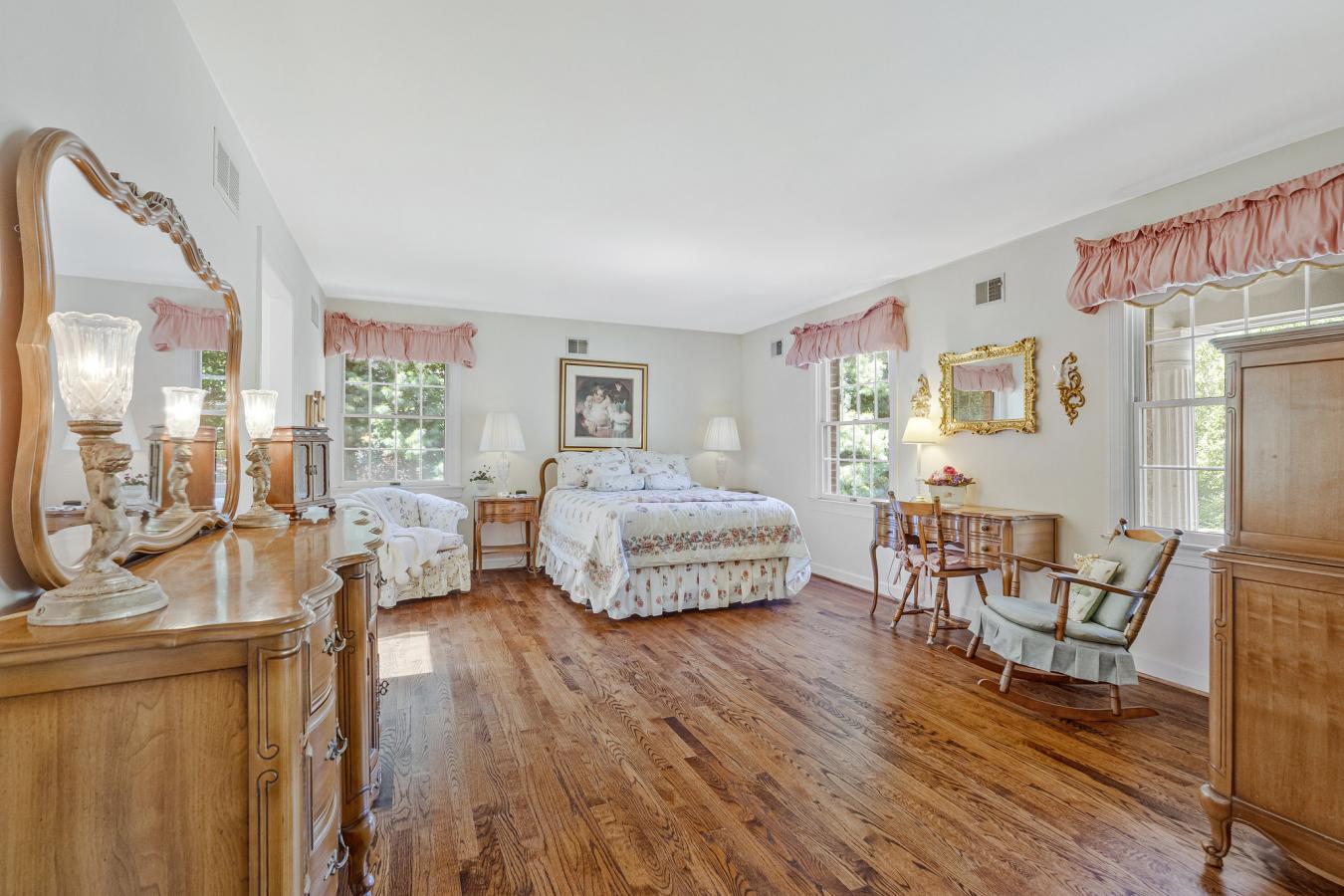 McLean, Fairfax County, 22102, United States, 4 Bedrooms Bedrooms, ,5 BathroomsBathrooms,Residential,For Sale,1943949