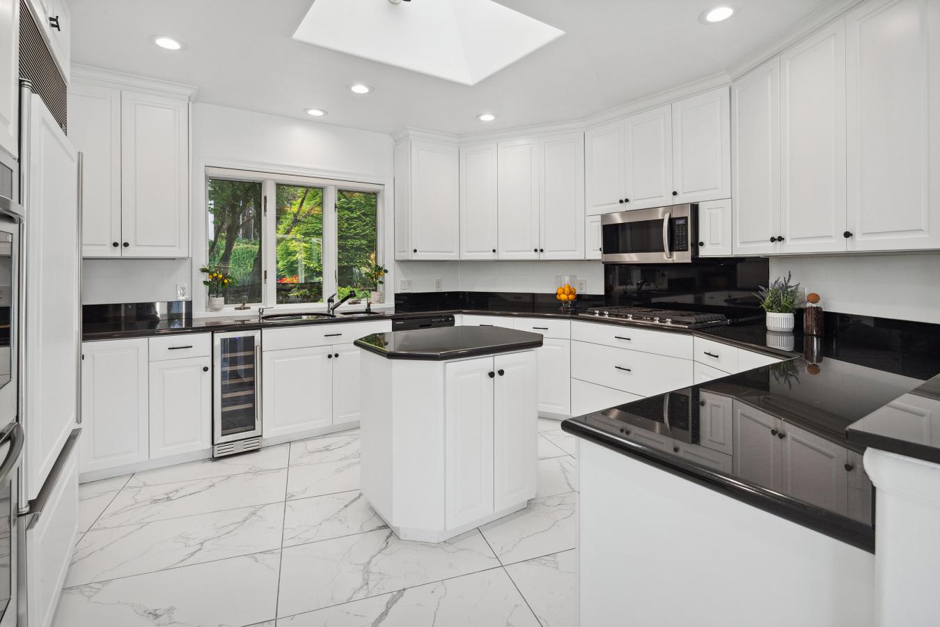 Lake Oswego, Clackamas, 97034, United States, 2 Bedrooms Bedrooms, ,3 BathroomsBathrooms,Residential,For Sale,1943673