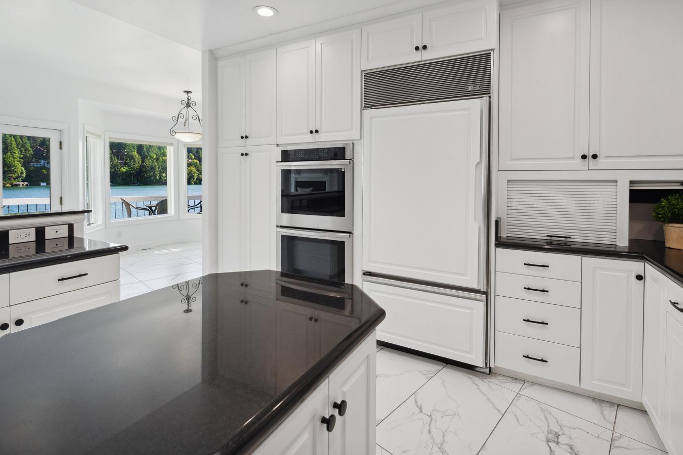 Lake Oswego, Clackamas, 97034, United States, 2 Bedrooms Bedrooms, ,3 BathroomsBathrooms,Residential,For Sale,1943673
