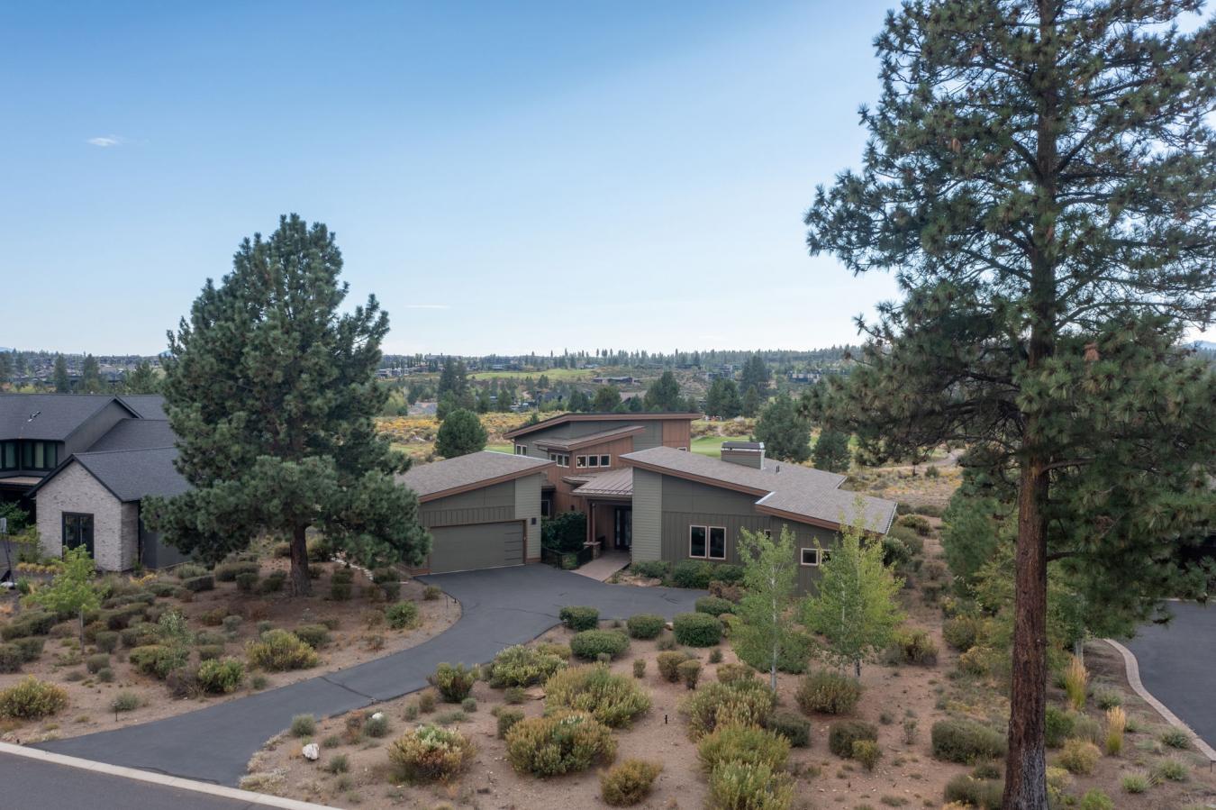 Bend, Oregon, 97702, United States, 3 Bedrooms Bedrooms, ,4 BathroomsBathrooms,Residential,For Sale,1944217