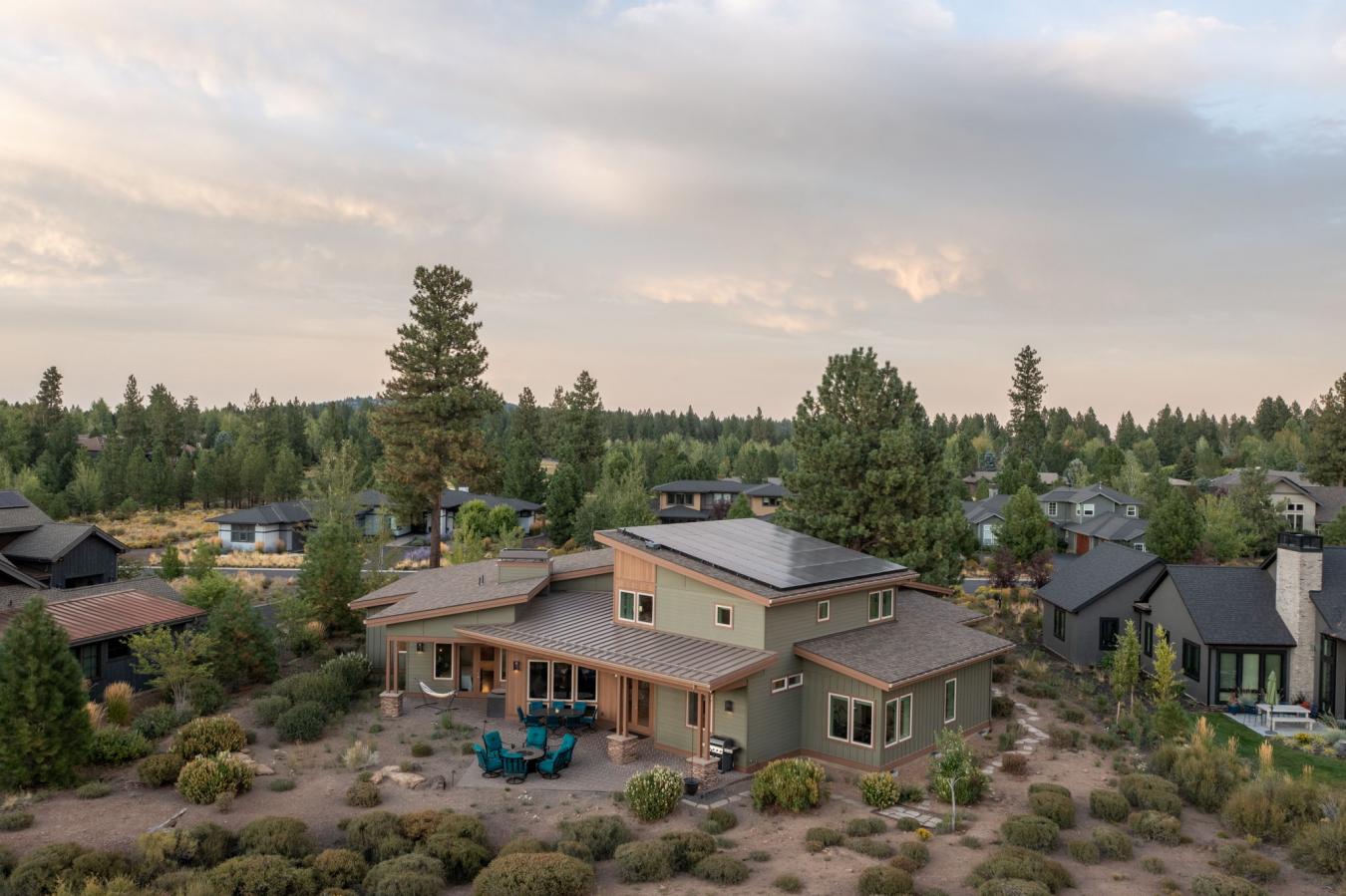 Bend, Oregon, 97702, United States, 3 Bedrooms Bedrooms, ,4 BathroomsBathrooms,Residential,For Sale,1944217