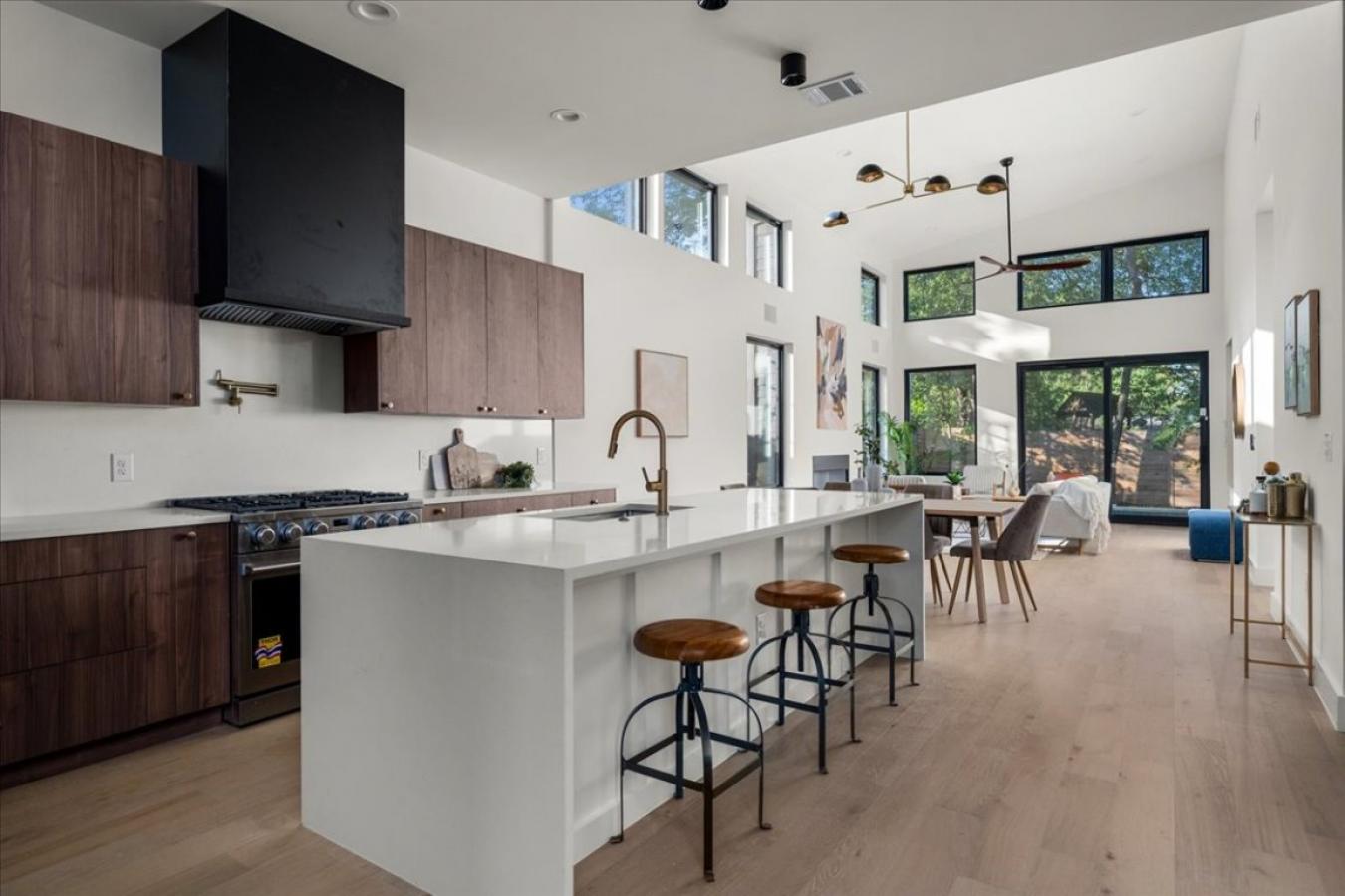 Austin, Travis, 78745, United States, 4 Bedrooms Bedrooms, ,3 BathroomsBathrooms,Residential,For Sale,1945177