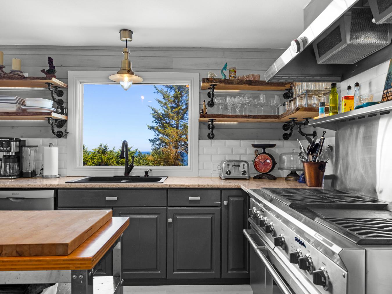 Seaside, Clatsop, 97103, United States, 4 Bedrooms Bedrooms, ,4 BathroomsBathrooms,Residential,For Sale,1943935