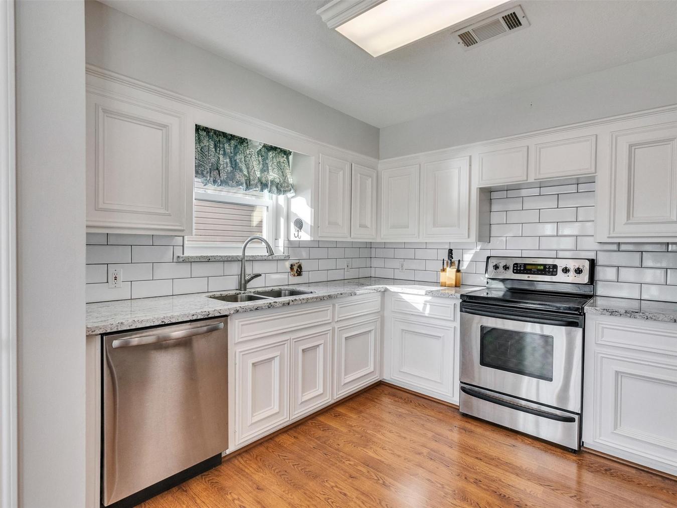 Galveston, Galveston, 77554, United States, 3 Bedrooms Bedrooms, ,2 BathroomsBathrooms,Residential,For Sale,1944211