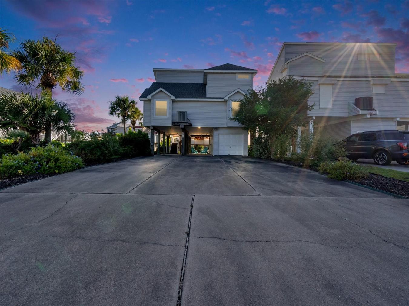 Galveston, Galveston, 77554, United States, 3 Bedrooms Bedrooms, ,2 BathroomsBathrooms,Residential,For Sale,1944211