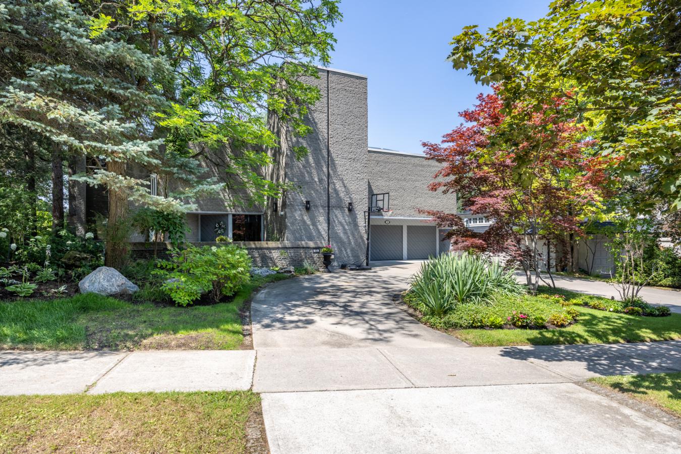 Toronto, ON, M3B 2B9, Canada, 4 Bedrooms Bedrooms, ,5 BathroomsBathrooms,Residential,For Sale,1944204
