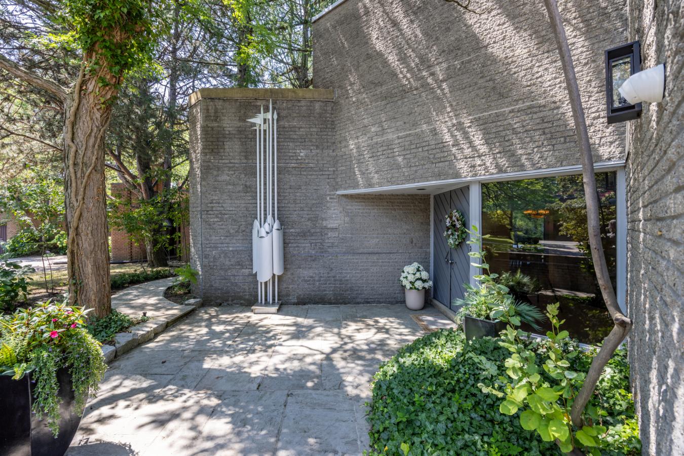 Toronto, ON, M3B 2B9, Canada, 4 Bedrooms Bedrooms, ,5 BathroomsBathrooms,Residential,For Sale,1944204