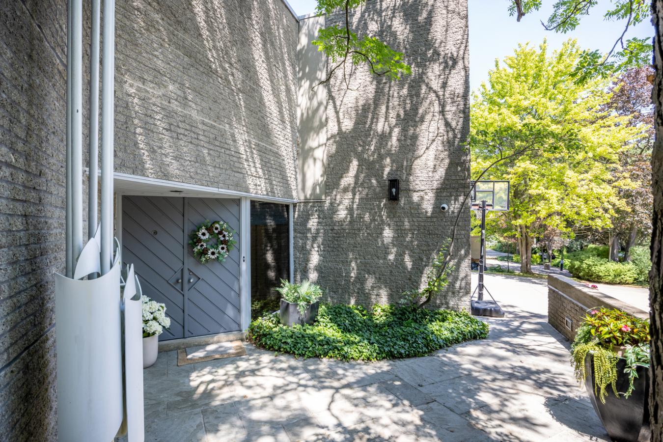 Toronto, ON, M3B 2B9, Canada, 4 Bedrooms Bedrooms, ,5 BathroomsBathrooms,Residential,For Sale,1944204