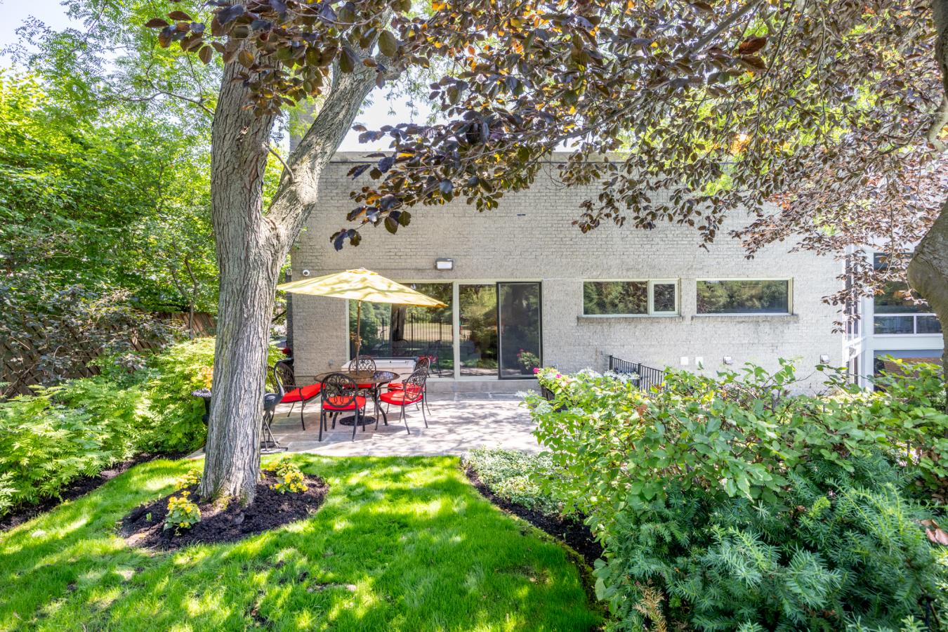 Toronto, ON, M3B 2B9, Canada, 4 Bedrooms Bedrooms, ,5 BathroomsBathrooms,Residential,For Sale,1944204