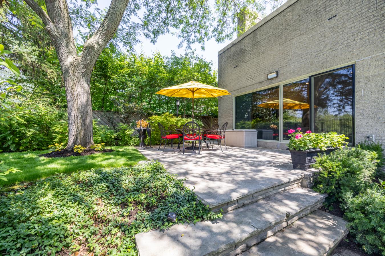 Toronto, ON, M3B 2B9, Canada, 4 Bedrooms Bedrooms, ,5 BathroomsBathrooms,Residential,For Sale,1944204