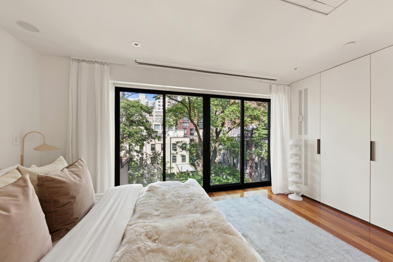 New York, New York, 10065, United States, 5 Bedrooms Bedrooms, ,5 BathroomsBathrooms,Residential,For Sale,1944198