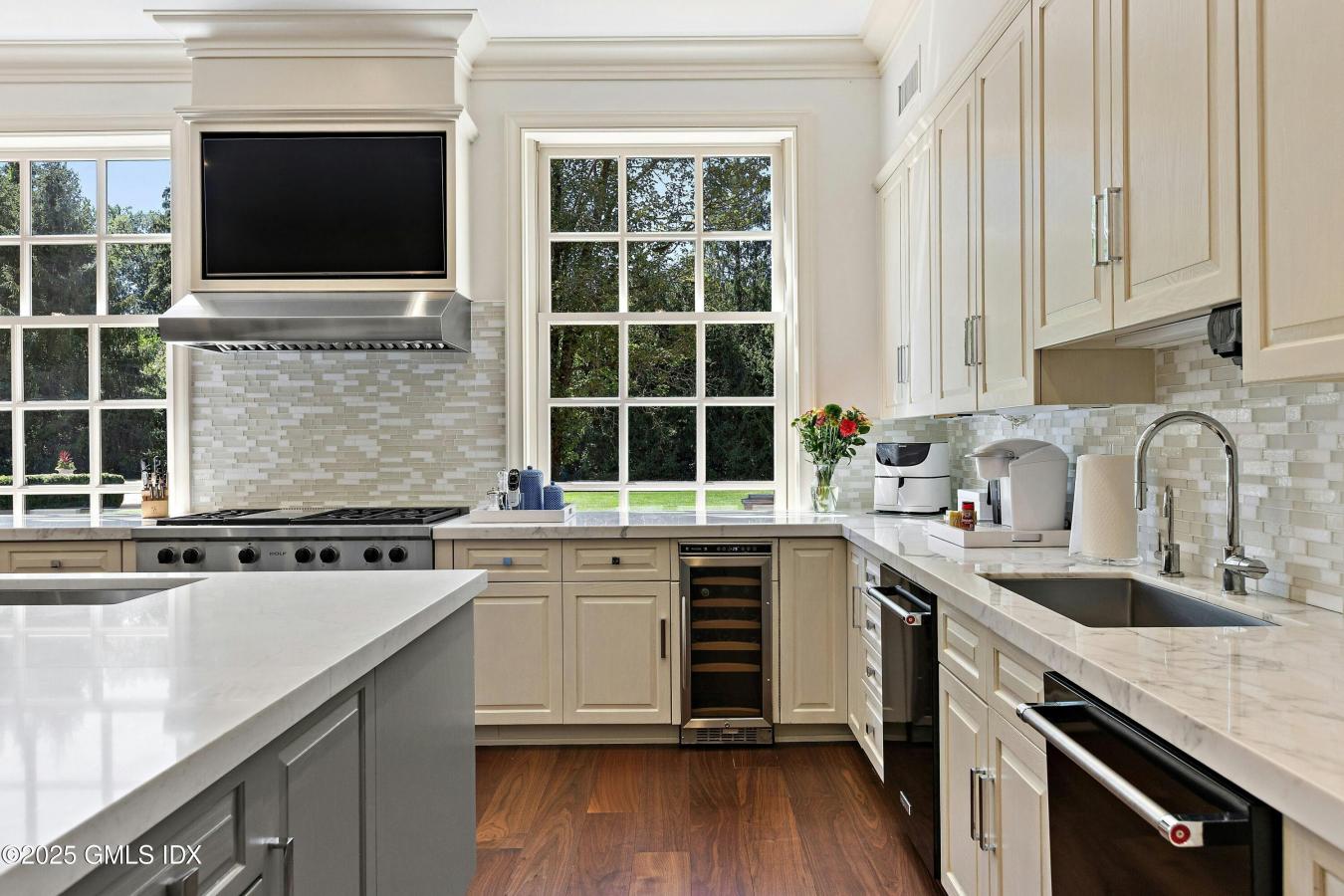 Greenwich, Connecticut, 06831, United States, 6 Bedrooms Bedrooms, ,8 BathroomsBathrooms,Residential,For Sale,1944196
