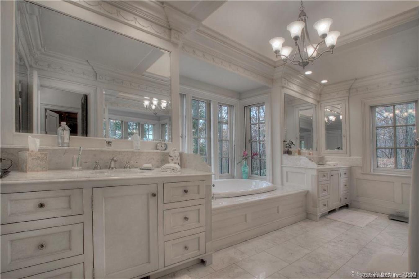 Kent, Connecticut, 06757, United States, 6 Bedrooms Bedrooms, ,6 BathroomsBathrooms,Residential,For Sale,1944197