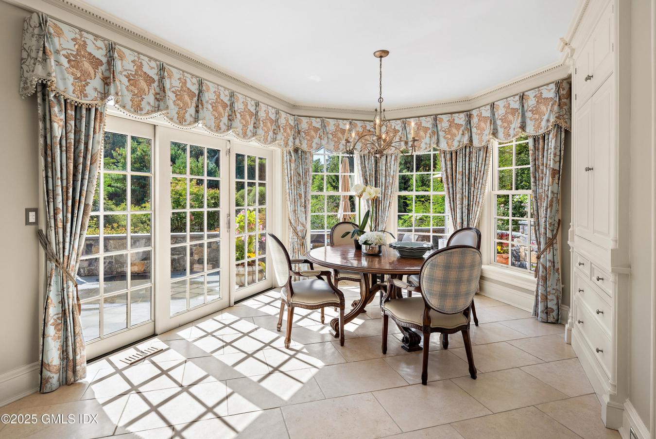 Greenwich, Connecticut, 06831, United States, 5 Bedrooms Bedrooms, ,5 BathroomsBathrooms,Residential,For Sale,1944193