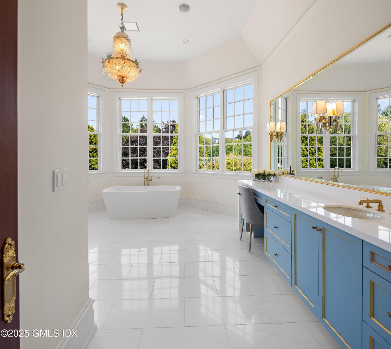 Greenwich, Connecticut, 06831, United States, 5 Bedrooms Bedrooms, ,5 BathroomsBathrooms,Residential,For Sale,1944193