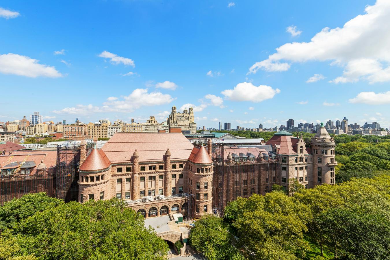 New York, New York, 10024, United States, 4 Bedrooms Bedrooms, ,3 BathroomsBathrooms,Residential,For Sale,1944194