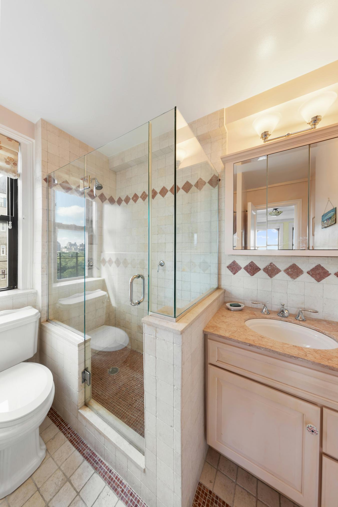 New York, New York, 10024, United States, 4 Bedrooms Bedrooms, ,3 BathroomsBathrooms,Residential,For Sale,1944194