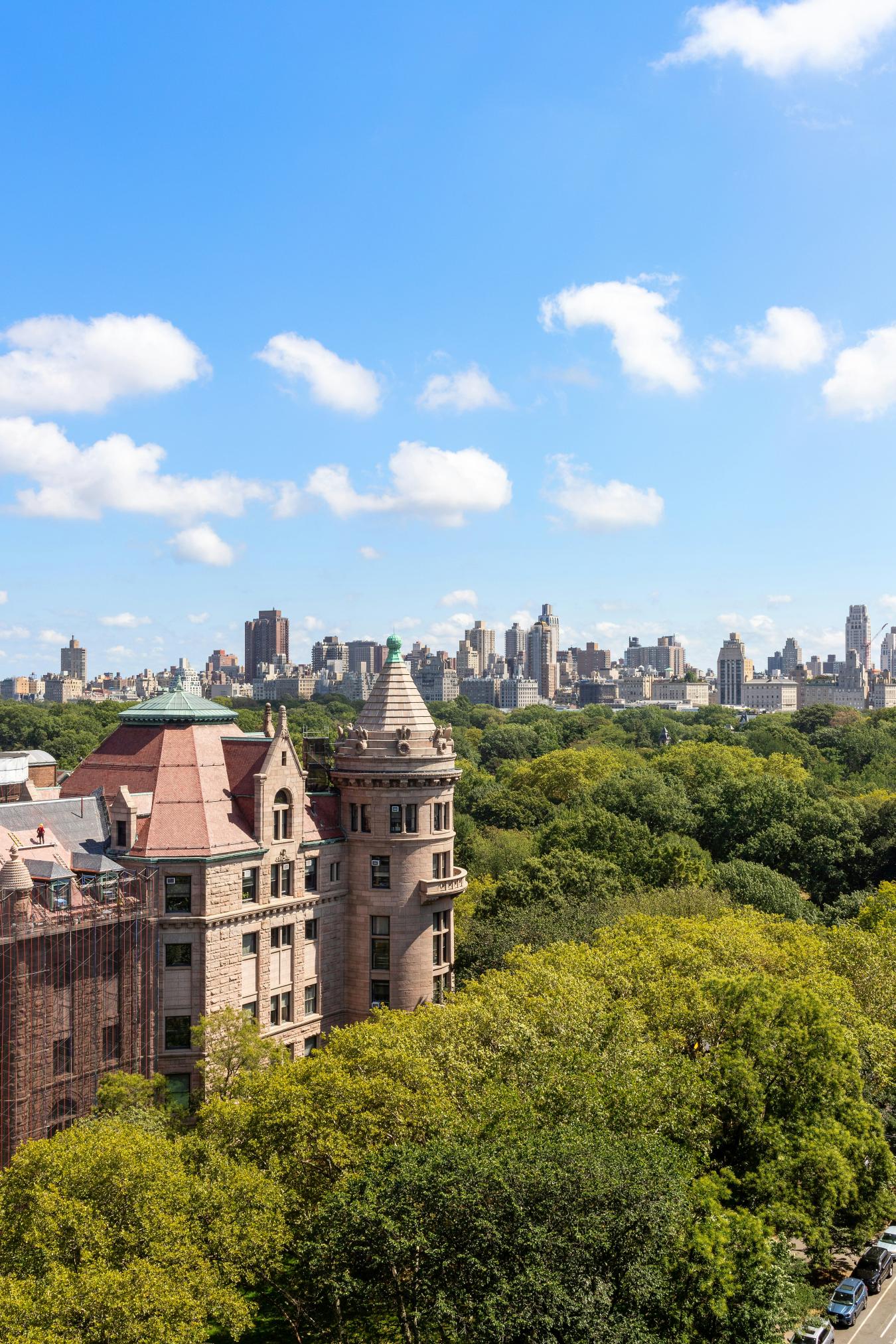 New York, New York, 10024, United States, 4 Bedrooms Bedrooms, ,3 BathroomsBathrooms,Residential,For Sale,1944194