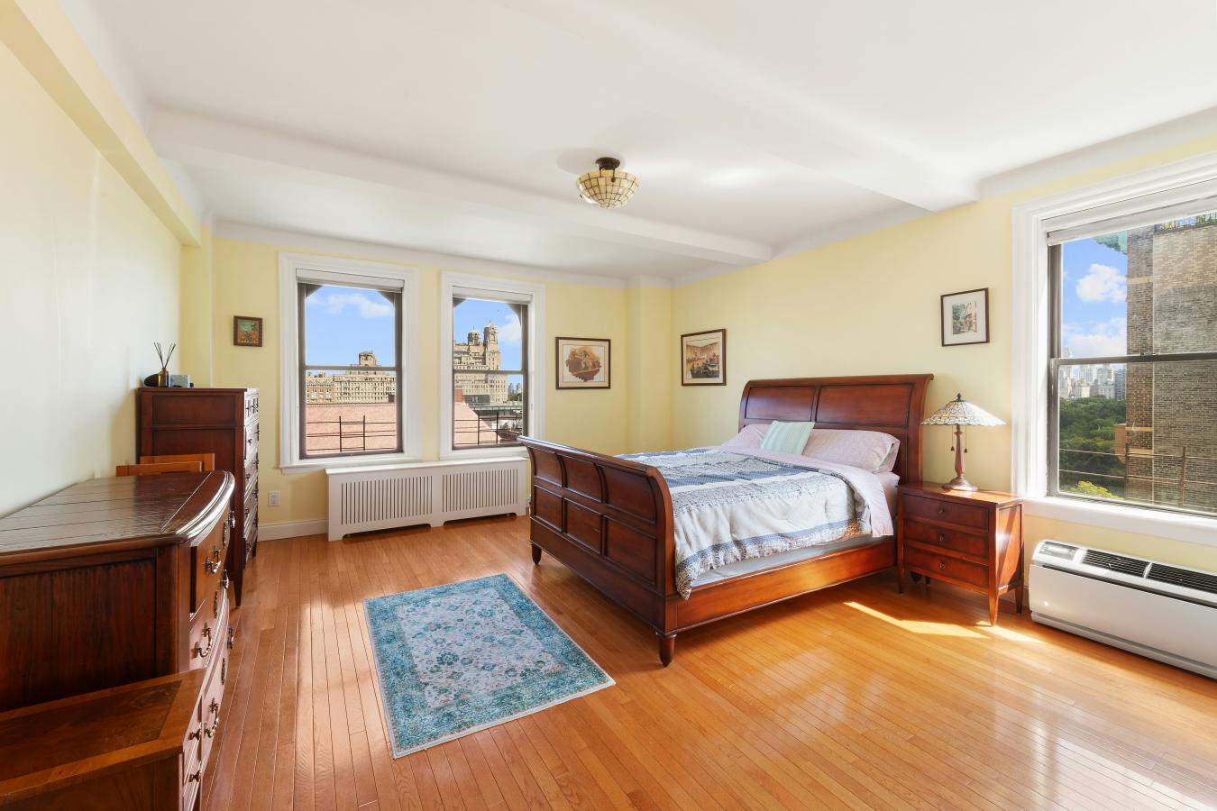 New York, New York, 10024, United States, 4 Bedrooms Bedrooms, ,3 BathroomsBathrooms,Residential,For Sale,1944194