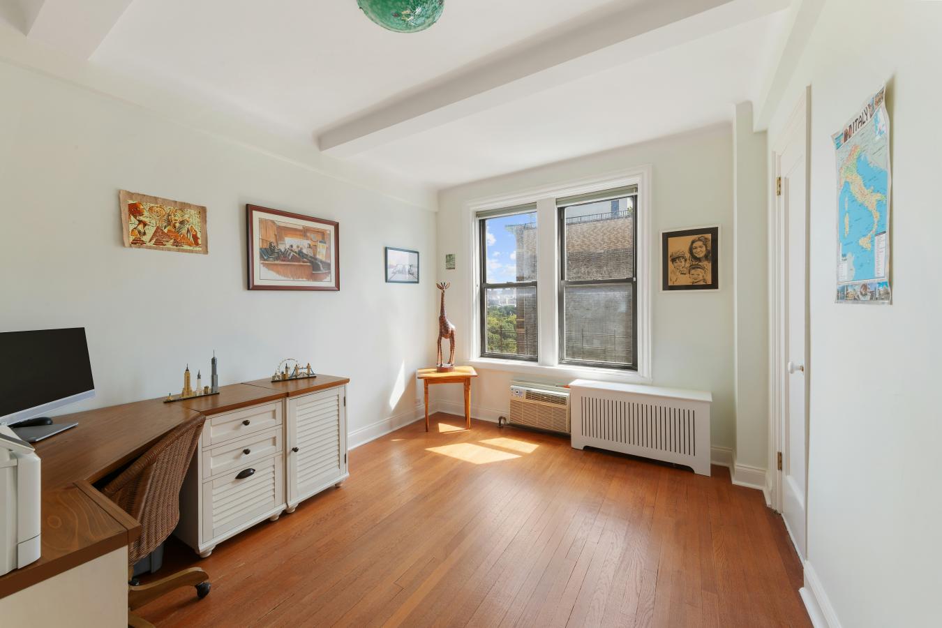 New York, New York, 10024, United States, 4 Bedrooms Bedrooms, ,3 BathroomsBathrooms,Residential,For Sale,1944194