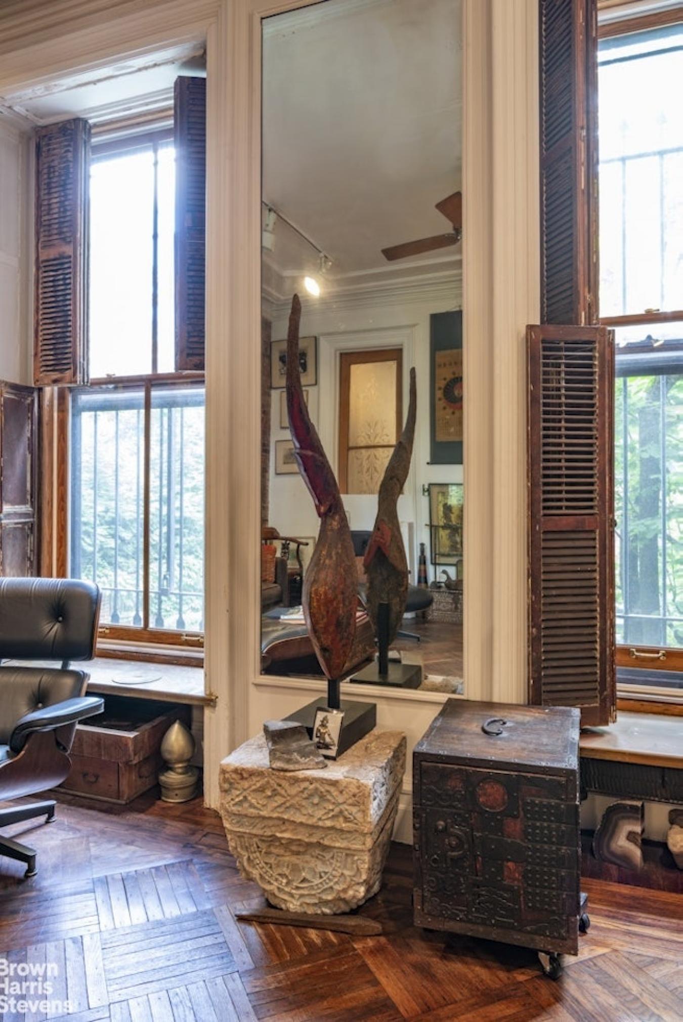 New York, New York, 10128, United States, 8 Bedrooms Bedrooms, ,2 BathroomsBathrooms,Residential,For Sale,1944189