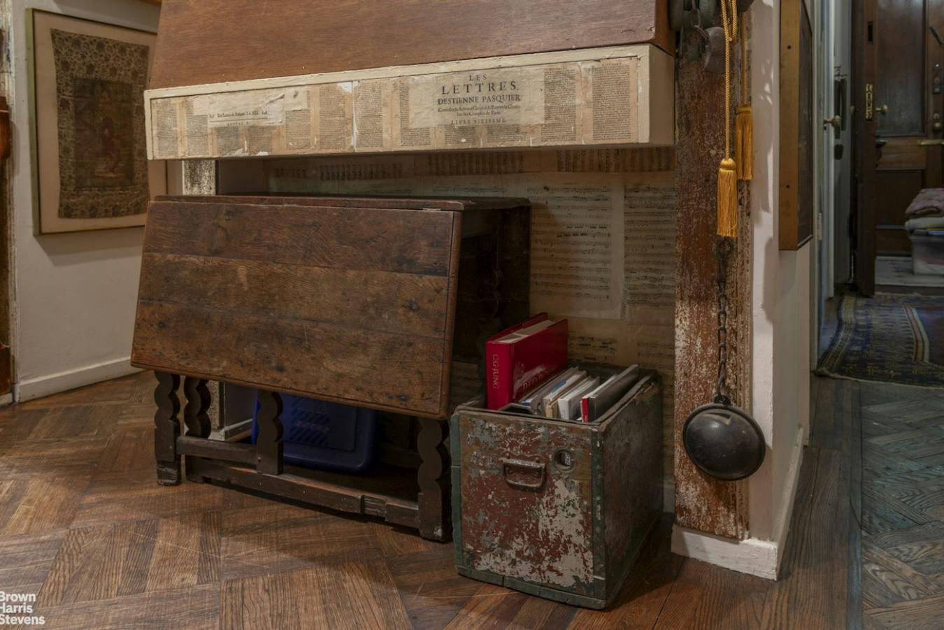 New York, New York, 10128, United States, 8 Bedrooms Bedrooms, ,2 BathroomsBathrooms,Residential,For Sale,1944189