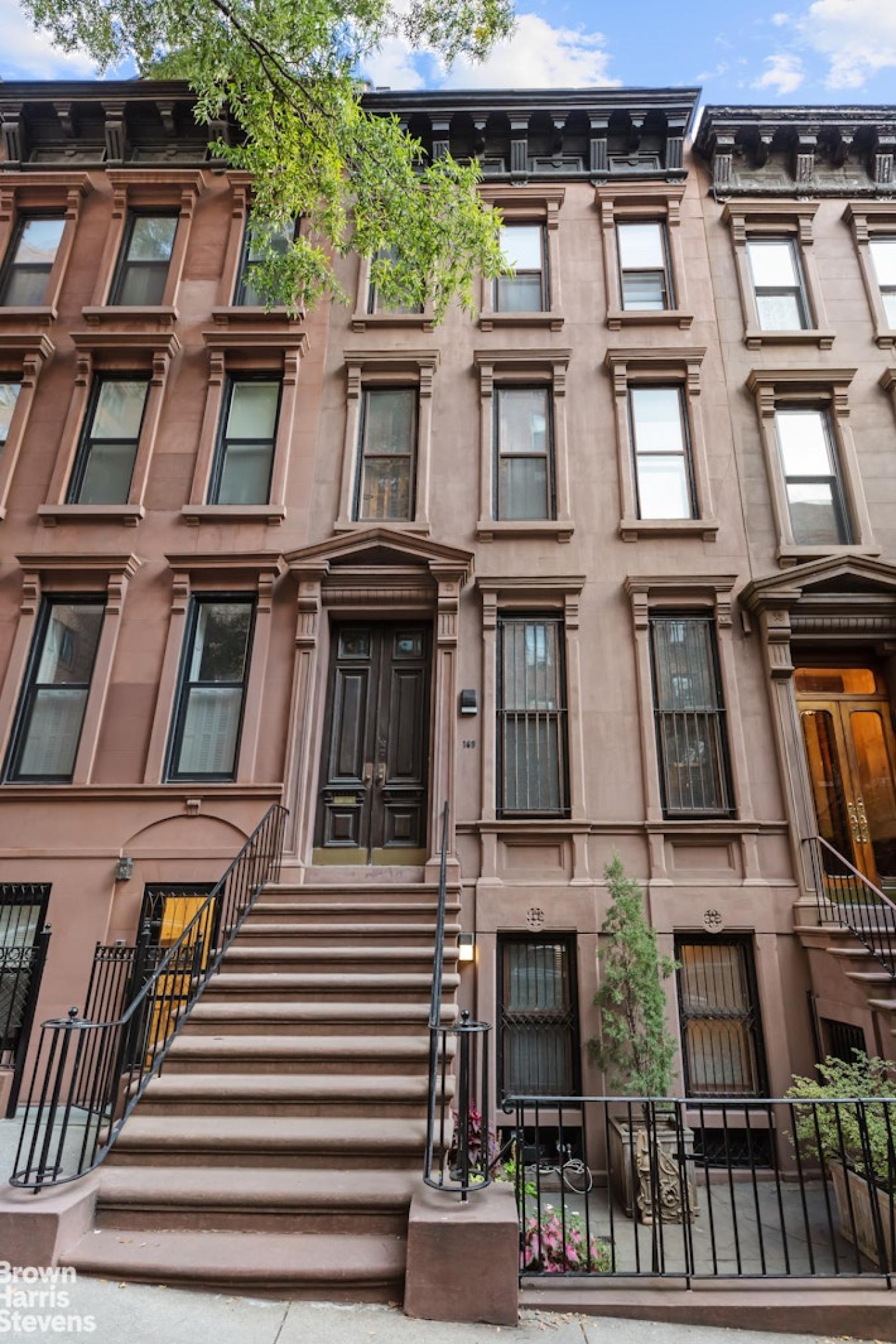 New York, New York, 10128, United States, 8 Bedrooms Bedrooms, ,2 BathroomsBathrooms,Residential,For Sale,1944190