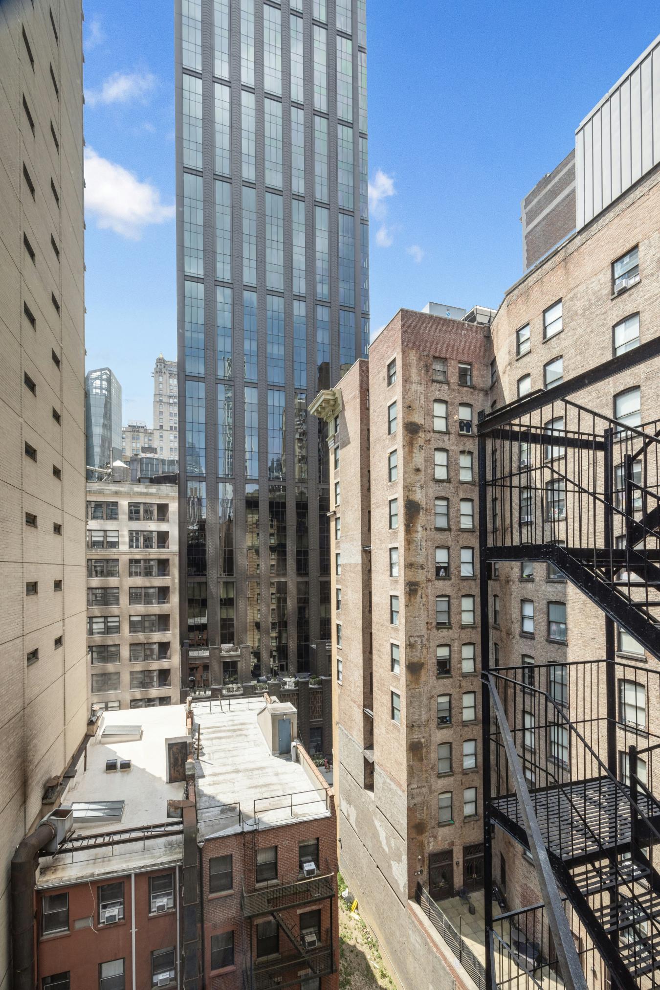 Flatiron, New York, 10016, United States, 3 Bedrooms Bedrooms, ,2 BathroomsBathrooms,Residential,For Sale,1944187