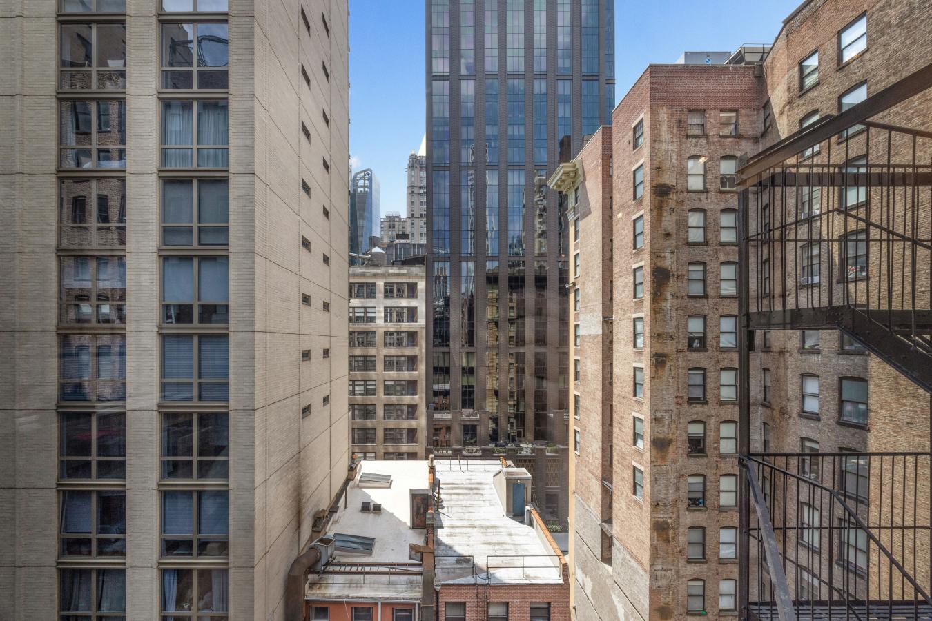 Flatiron, New York, 10016, United States, 3 Bedrooms Bedrooms, ,2 BathroomsBathrooms,Residential,For Sale,1944187