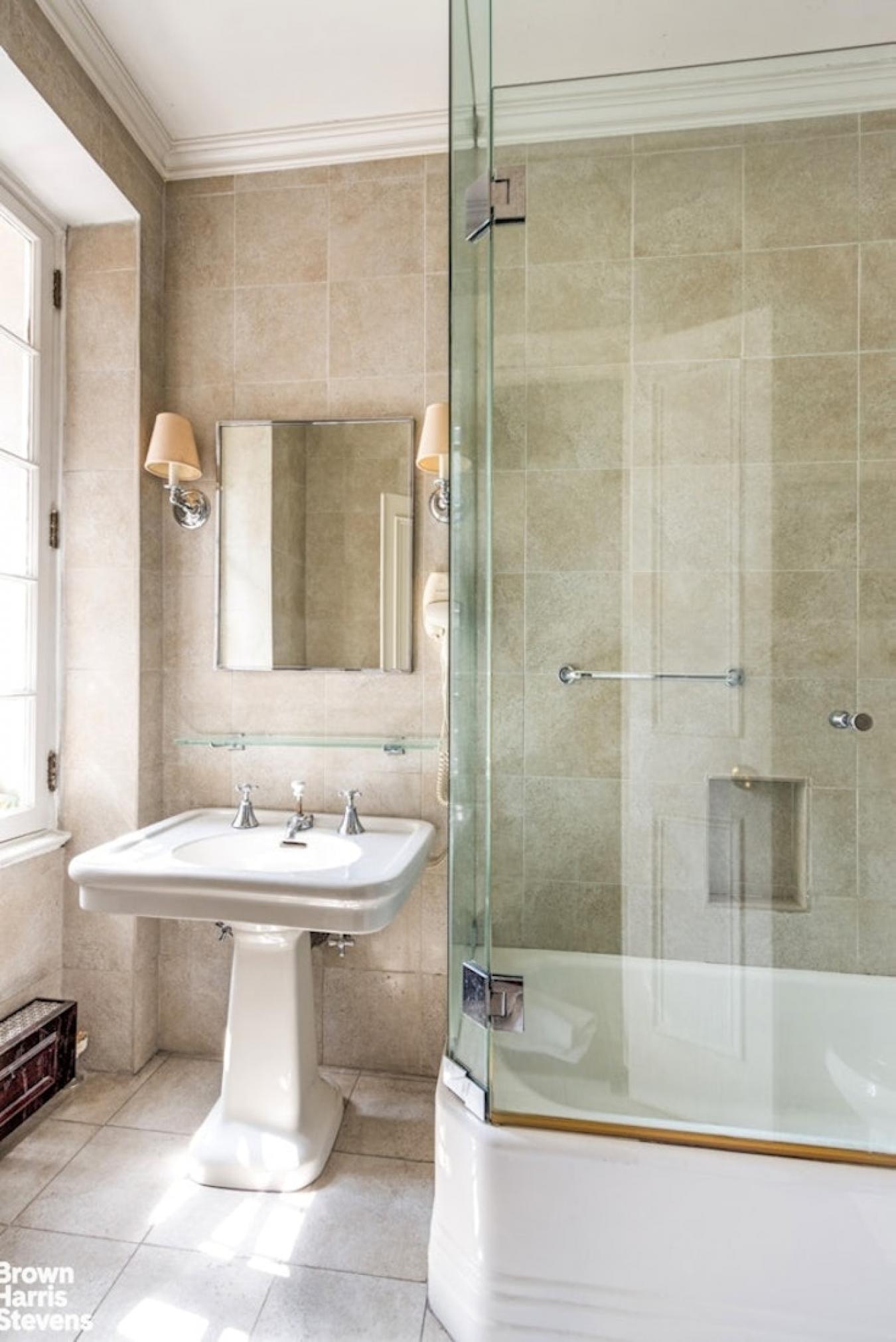 New York, New York, 10075, United States, 4 Bedrooms Bedrooms, ,3 BathroomsBathrooms,Residential,For Sale,1944183