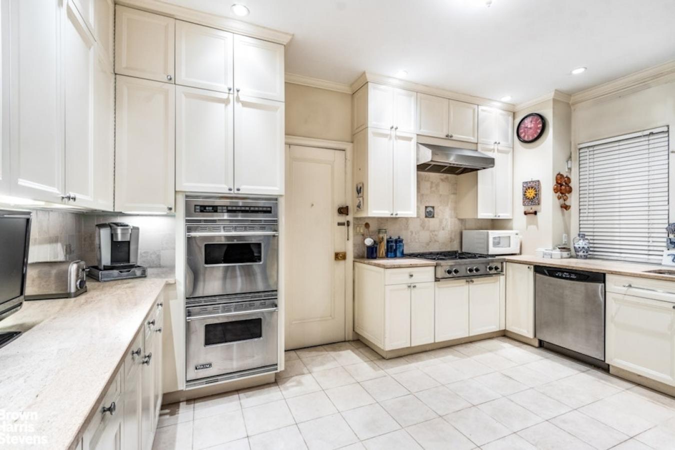 New York, New York, 10075, United States, 4 Bedrooms Bedrooms, ,3 BathroomsBathrooms,Residential,For Sale,1944183