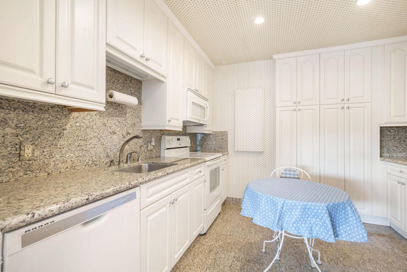 Palm Beach, Florida, 33480, United States, 3 Bedrooms Bedrooms, ,3 BathroomsBathrooms,Residential,For Sale,1944184