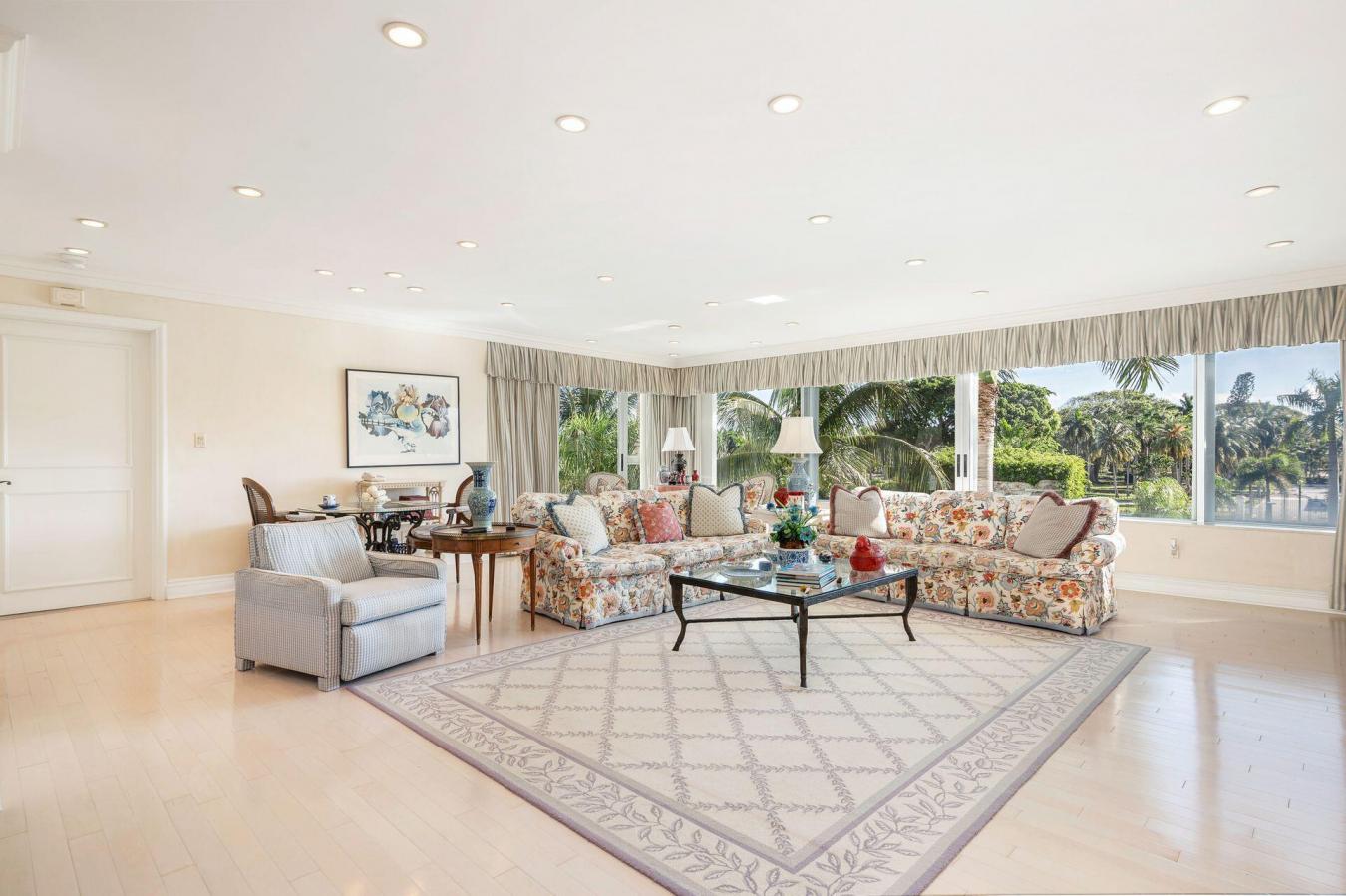 Palm Beach, Florida, 33480, United States, 3 Bedrooms Bedrooms, ,3 BathroomsBathrooms,Residential,For Sale,1944184