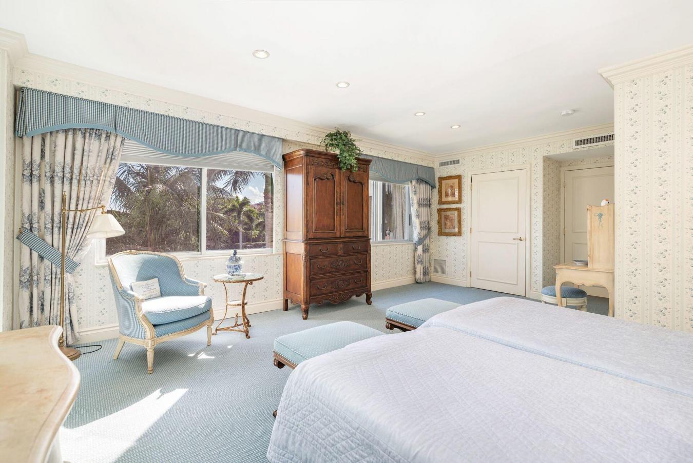 Palm Beach, Florida, 33480, United States, 3 Bedrooms Bedrooms, ,3 BathroomsBathrooms,Residential,For Sale,1944184